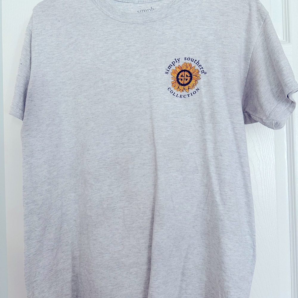 Medium Simply Southern Light Grey T-Shirt “Kindness is Essential”